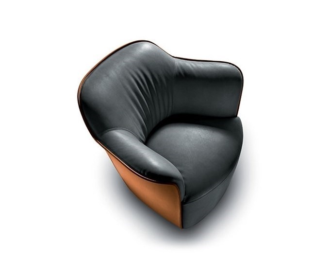 Do you want to discover the details of this fabulous Italian armchair? Check out the price of Aida armchair on dopainteriors.com